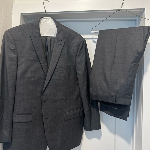 Calvin Klein Classic Gray Men's Suit